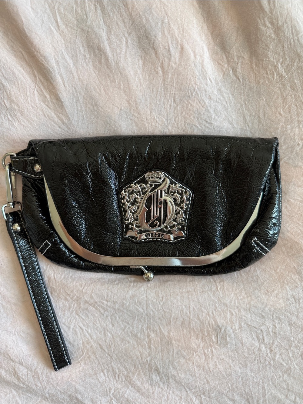 Y2K Guess Faux Patent Leather Kiss Lock Wristlet Clutch Wallet Black